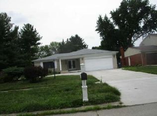 18254 Meadowood Ave, Lathrup Village, MI 48076