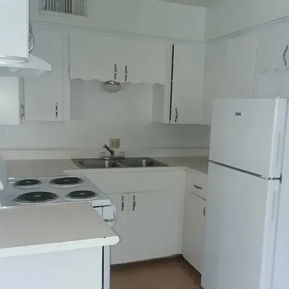 208 Wells St — Photo 4