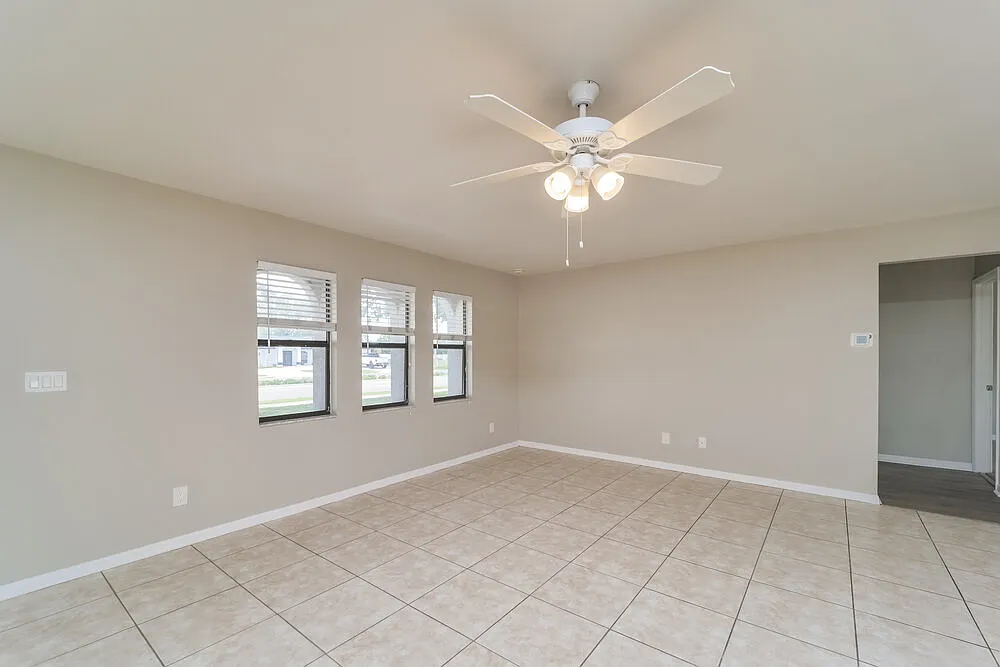 3 bed, 2.0 bath, 1404 sqft, $1,790 — Photo 4