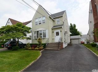 39 Gordon Rd, Valley Stream, NY 11581