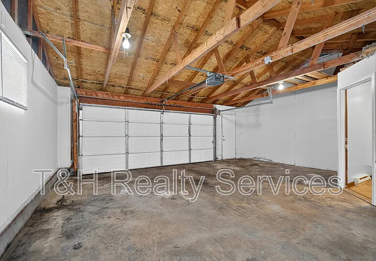 1819 Knox St — Photo 28