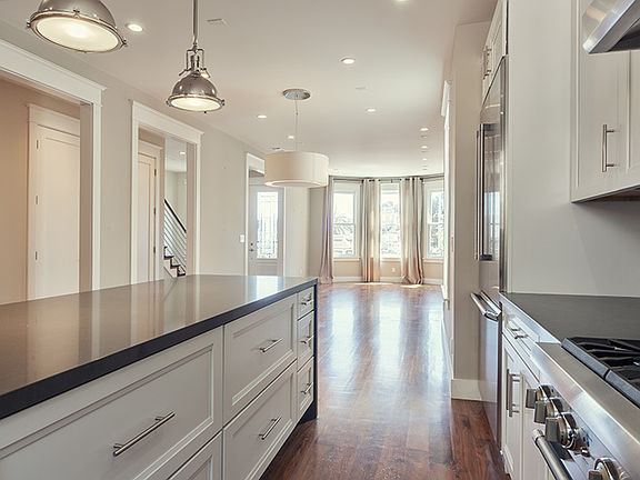 2nd image of 566 Elizabeth St