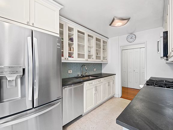 2nd image of 112 W 56th St APT 29S