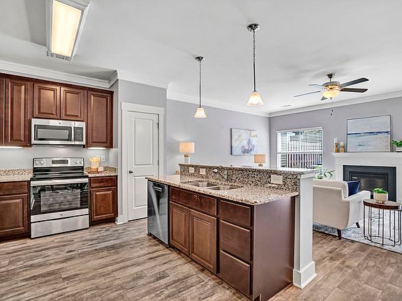 5th image of 771 Elmbrook Dr