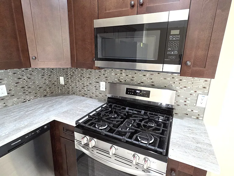 450 Jackson St #1 — Photo 4