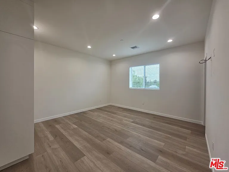 6748 Ben Ave — Photo 2