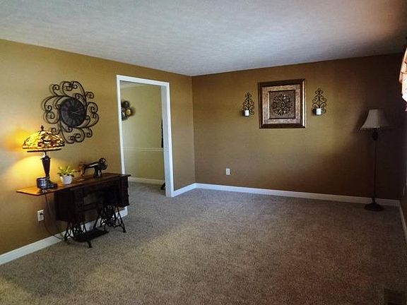 5th image of 720 Candleridge Dr