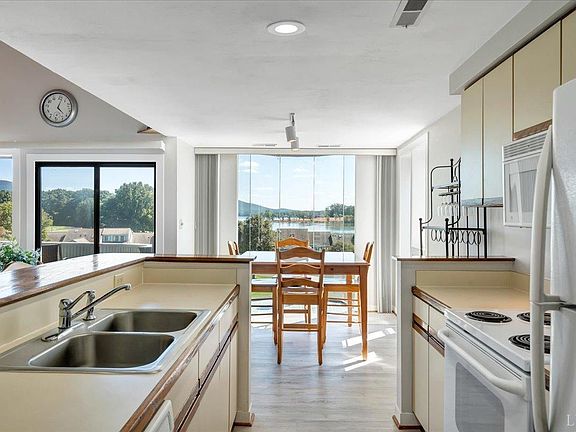 3rd image of 25 Clubhouse Tower Cir #706