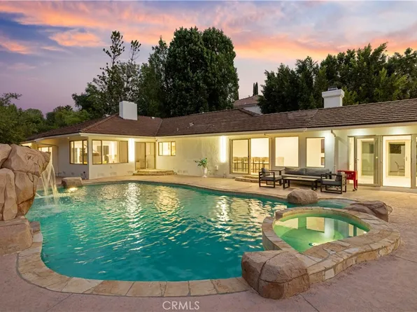 4651 Ellenita Ave, Tarzana, CA 91356