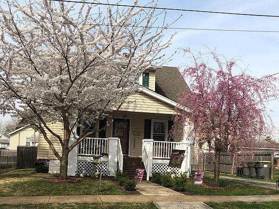 2nd image of 102 Oakmont Ave