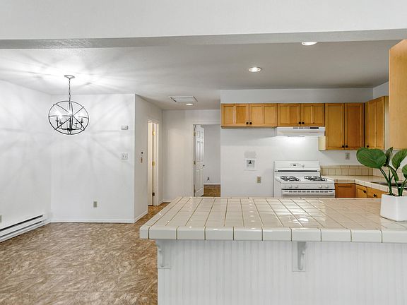 4th image of 3557 Park St