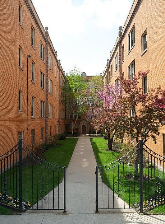 1st image of 910 N Austin Blvd APT 1A