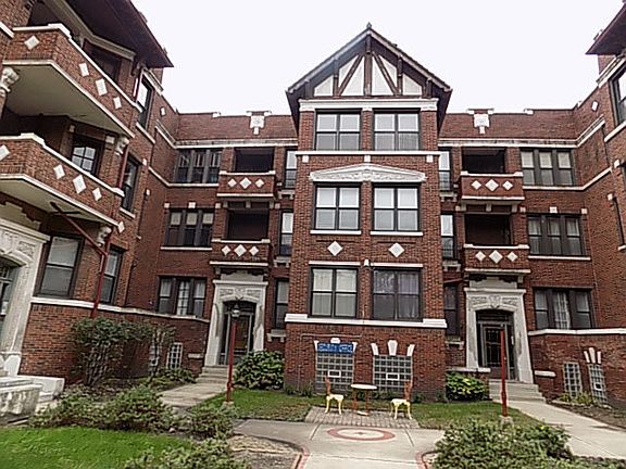 3rd image of 5740 S King Dr Unit 1C