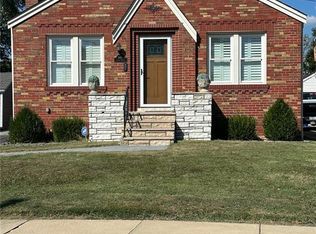 9409 Alpine Dr, Saint Louis, MO 63123
