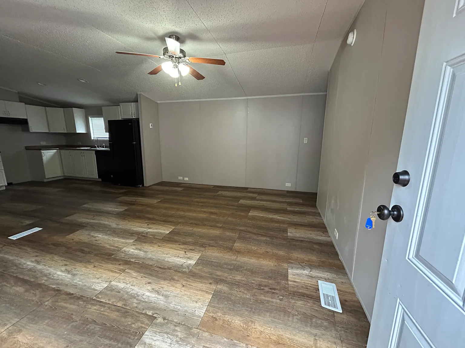 3 bed, 1024 sqft, $750 — Photo 2