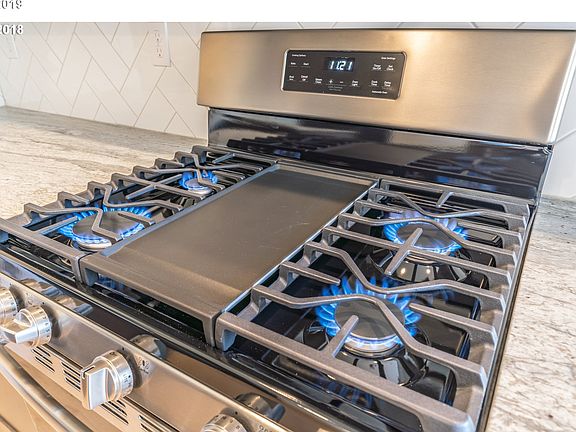 4th image of 4709 NE 13th Ct
