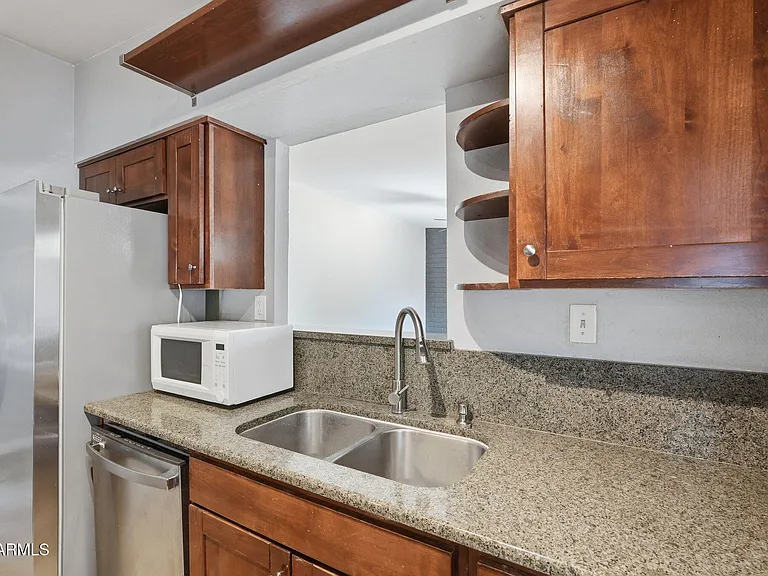 1609 E Gaylon Dr — Photo 15