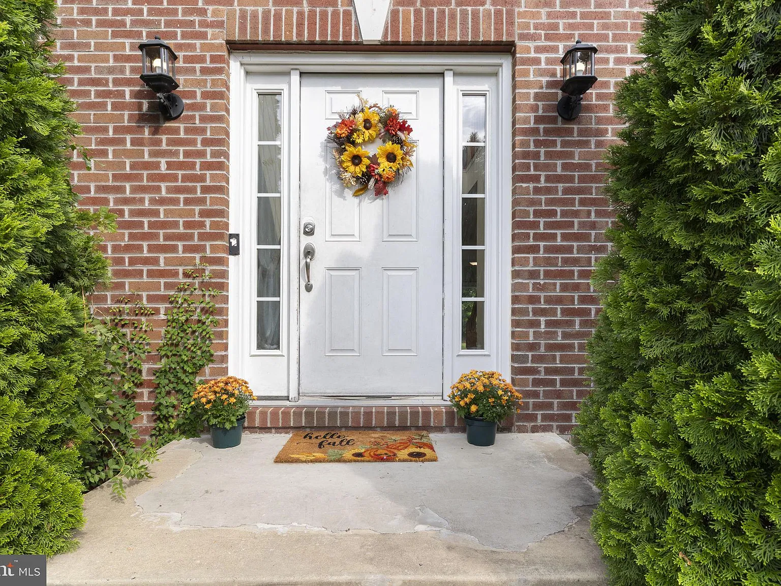 5 bed, 3.0 bath, 2413 sqft, $2,800 — Photo 2