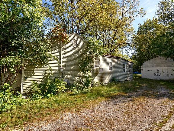 4th image of 1850 Harrisburg Pike
