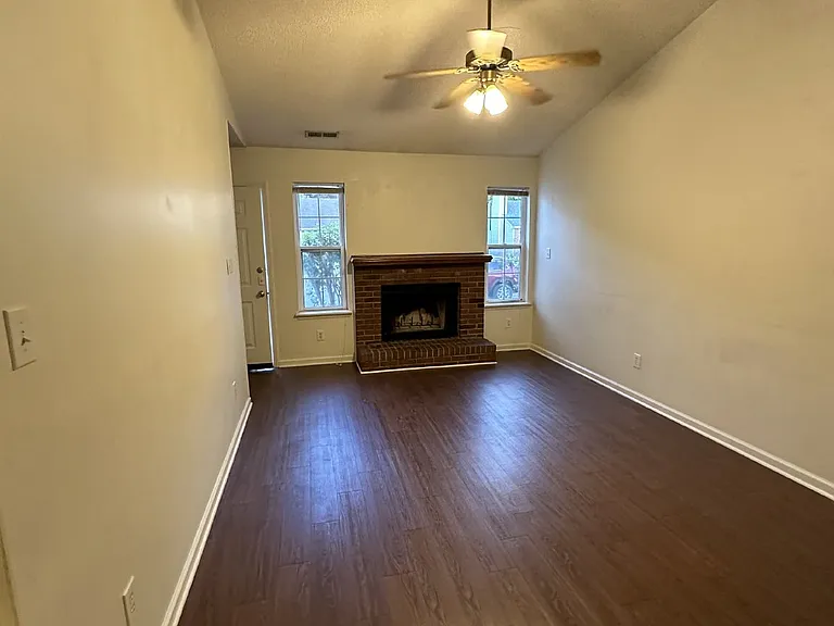 104 Glenside Ct — Photo 3