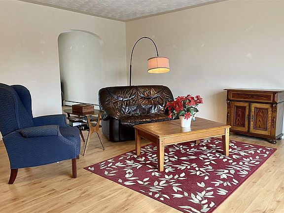 2nd image of 69 Macphee Cres