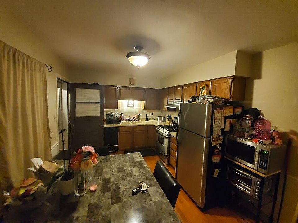 2nd image of 6044 N Melvina Ave