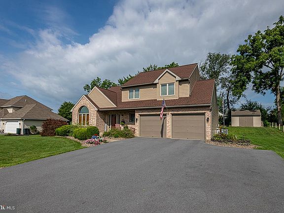4th image of 328 W Walnut Tree Dr