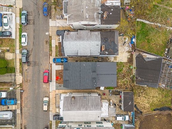4th image of 16 Headley Ter