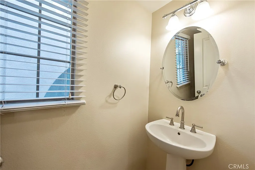 2 bed, 1.5 bath, 1024 sqft, $3,800 — Photo 3