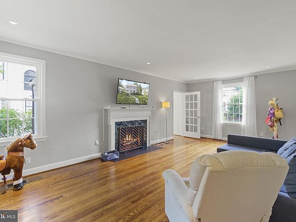 4th image of 3901 Woodbine St