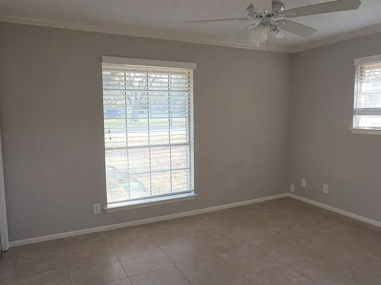 313 Sagecrest Dr — Photo 18