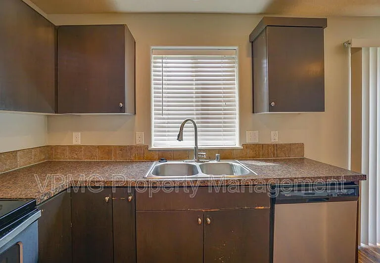 6117 NE 105th Ave — Photo 7