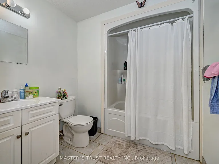 81 Columbia St W #12 — Photo 33
