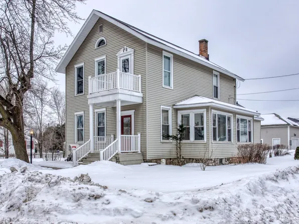 618 Norway St, Iron Mountain, MI 49801