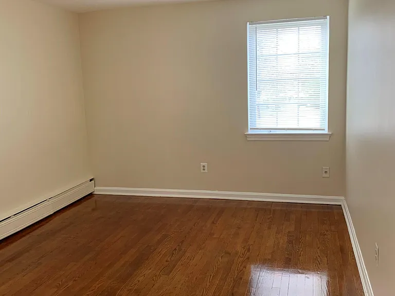 Summit Hall Apartments, LLC — Photo 7