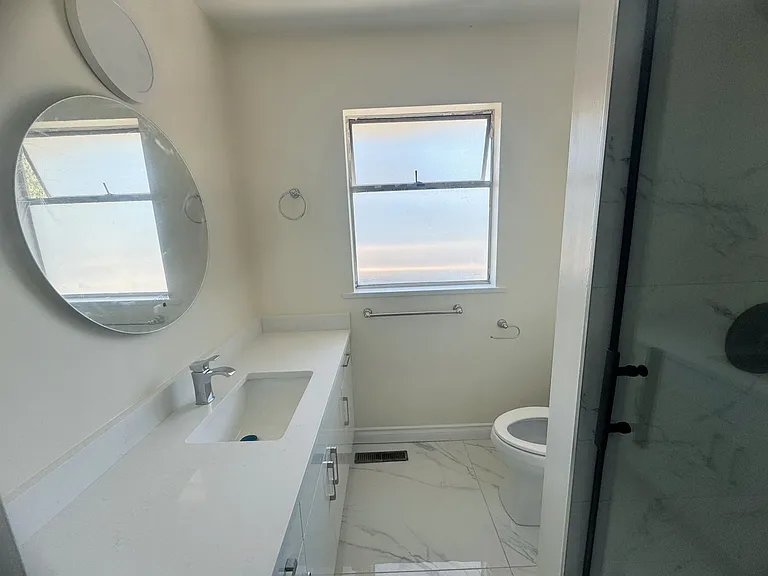 8620 Camden Cres — Photo 16