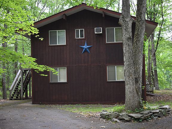 3rd image of 135 Basswood Dr