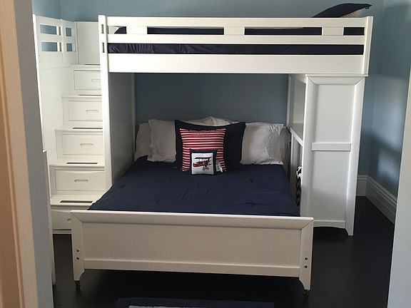 Bedroom upstairs 