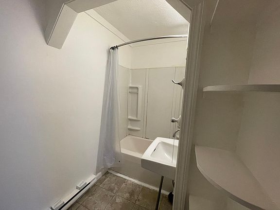 5th image of 10 Auburn St APT 4