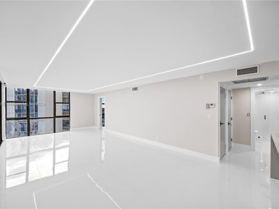 20379 W Country Club Dr APT 2439, Aventura, FL, 33180