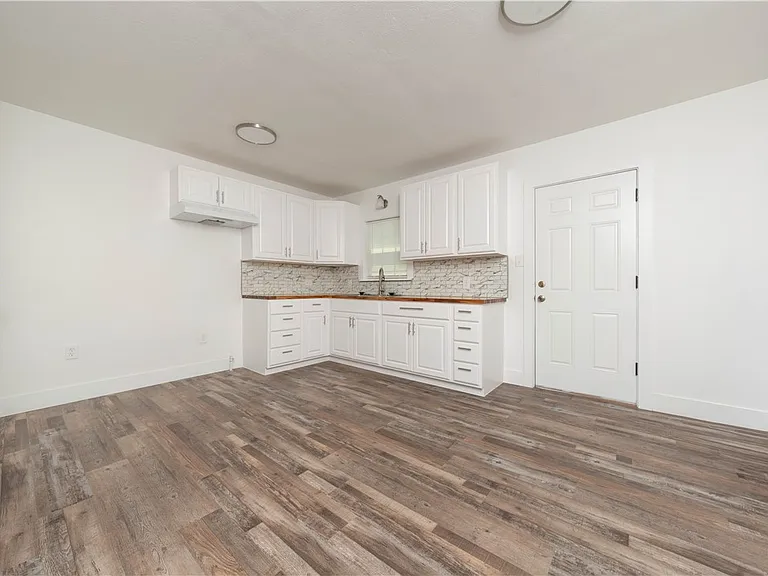2522 Cleo St — Photo 6
