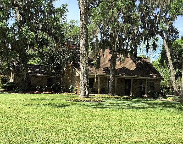 1st image of 2202 Lake Forrest Dr