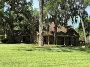 2202 Lake Forrest Dr, West Columbia, TX 77486