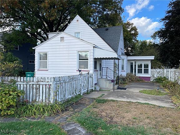 4th image of 33 Crestline Pl