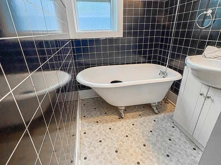 1626 Stoughton Ave — Photo 5