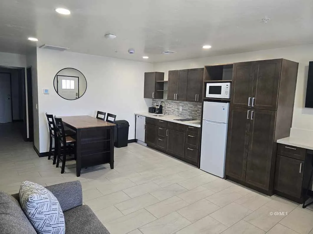 1 bed, 500 sqft, $1,650 — Photo 3