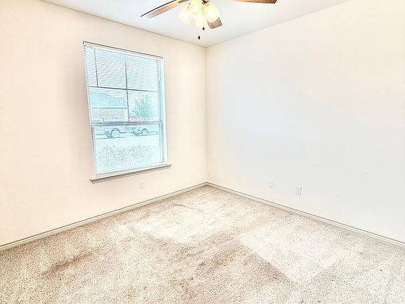 3rd image of 5401 Lamont Ave