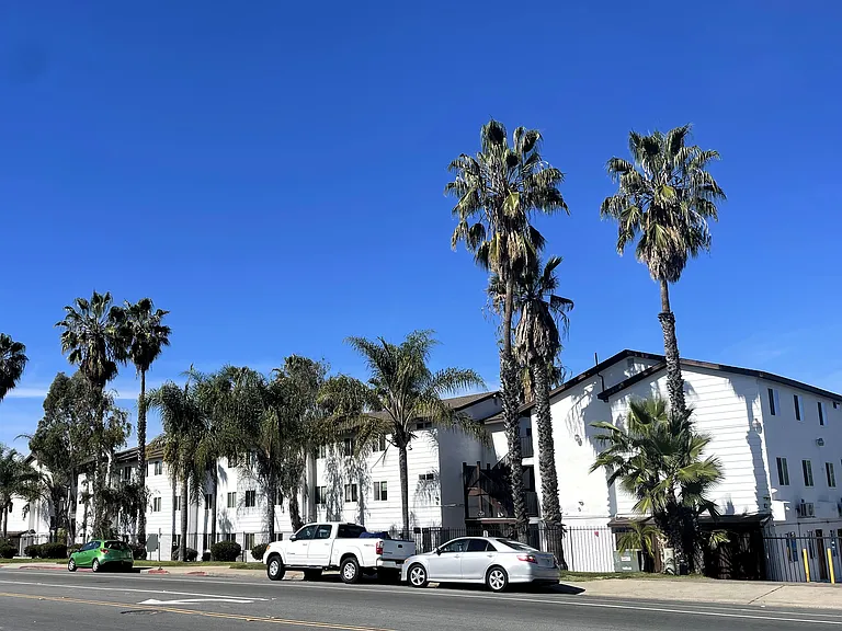 Genesis Apartments — Photo 10