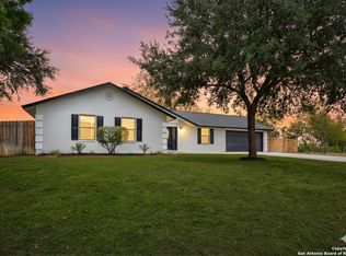 300 Ridge Crest Dr, Seguin, TX 78155