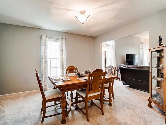 3rd image of 1333 Oakhurst Ct